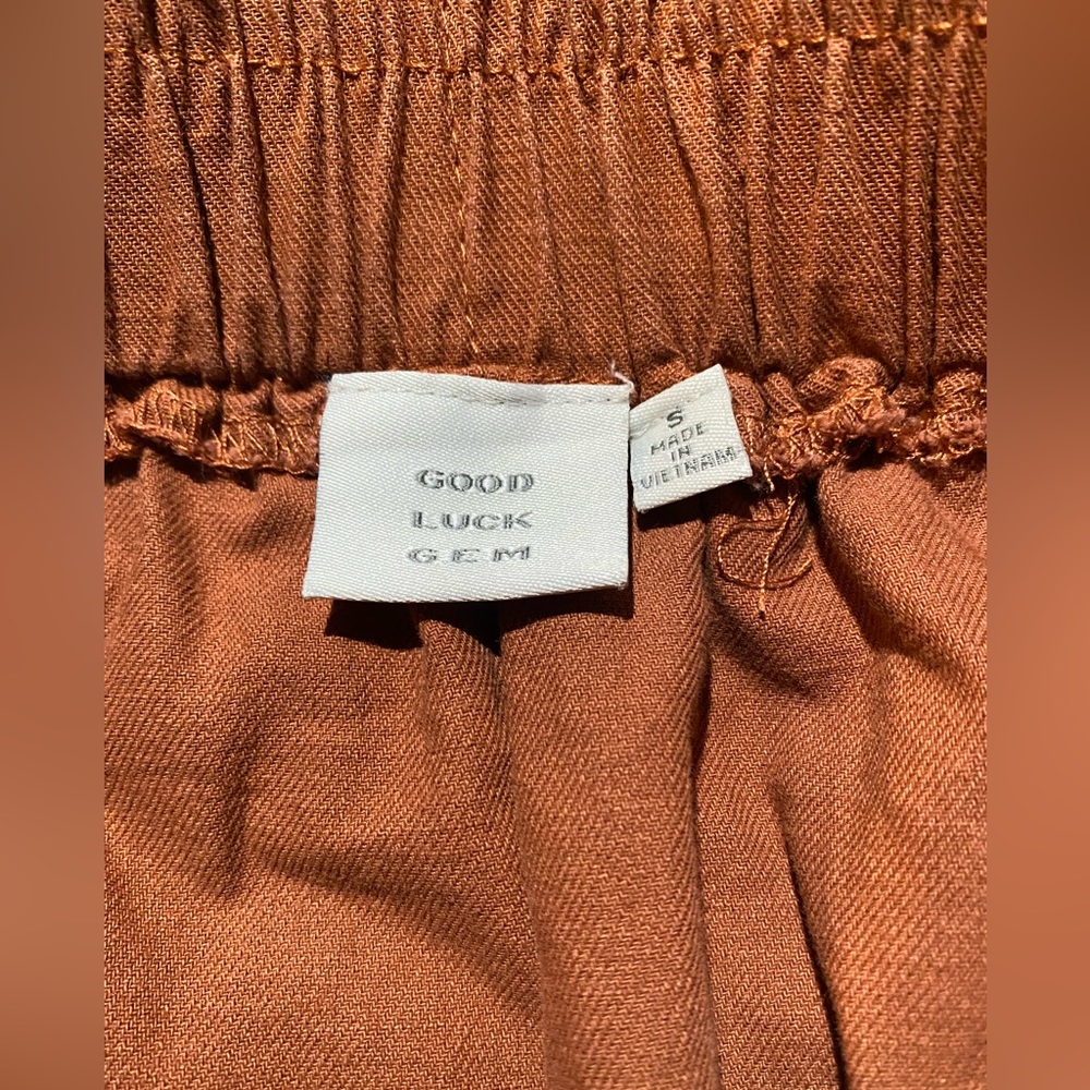 Adorable skirt with buttons - Picture 3 of 3
